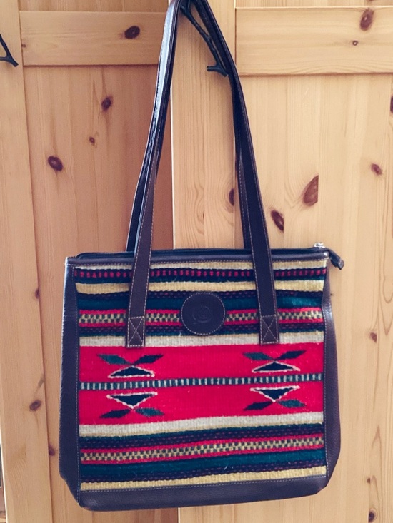 Jacket BLACK LEATHER UNISEX CATEGORY ๐ issue w/App wont allow charging ๐ - Picture 2 of 16